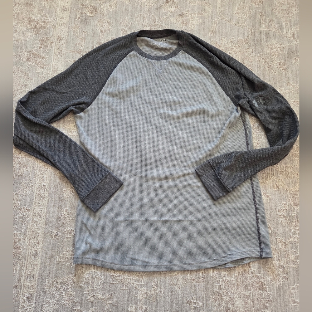 Men's Under Armour loose fit waffle knit long sleeve shirt Medium